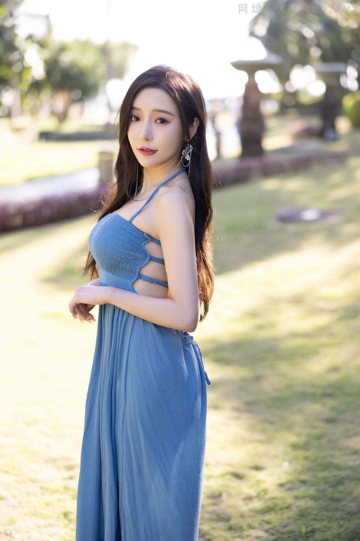 图片[3]-FW0293-王馨瑶Yanni-蓝色露背连衣裙-69P／1V-秀人网 - XiuRen.Pro