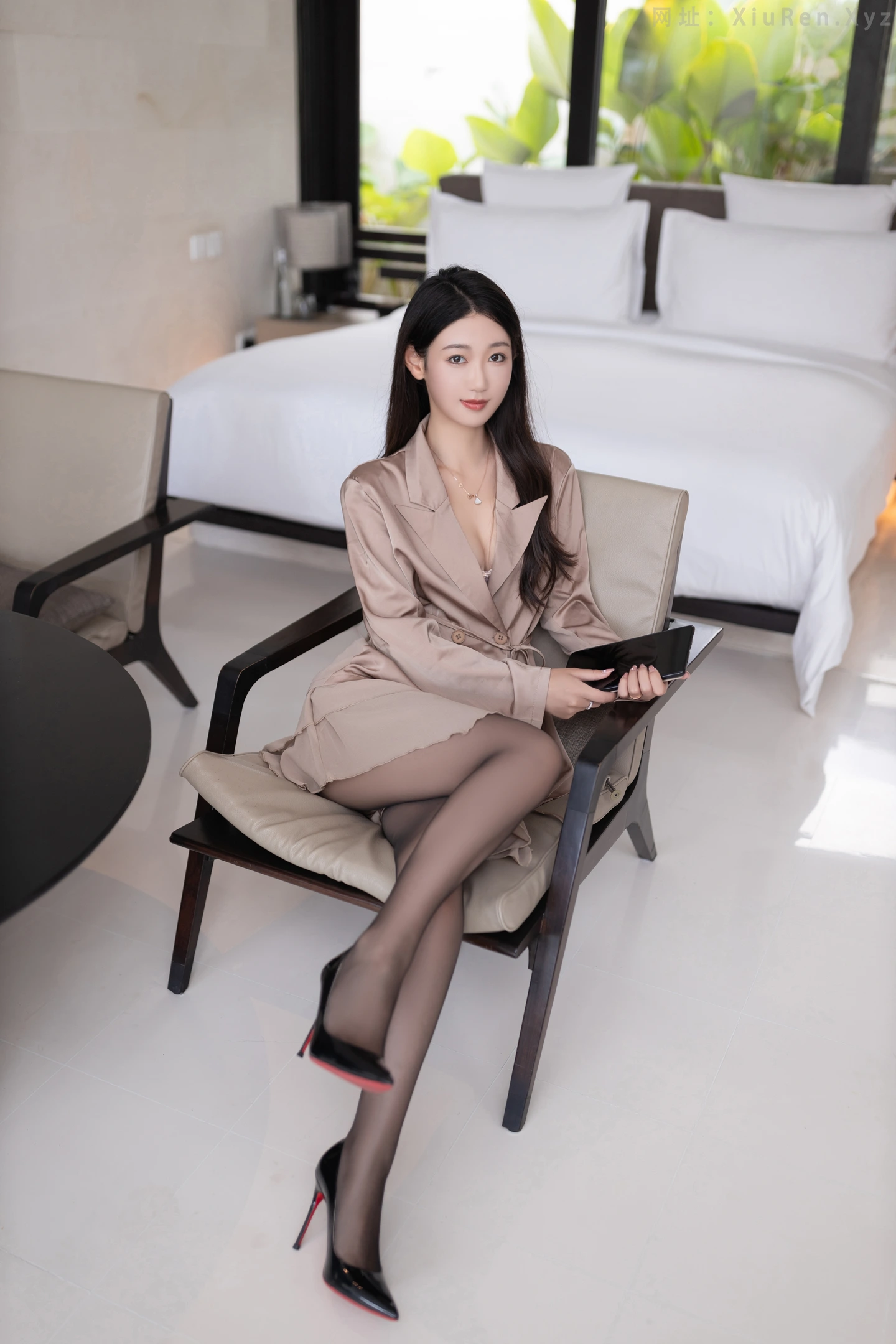 FW0369-唐安琪-紫色内衣配超薄黑丝-89P-秀人网 - XiuRen.Xyz