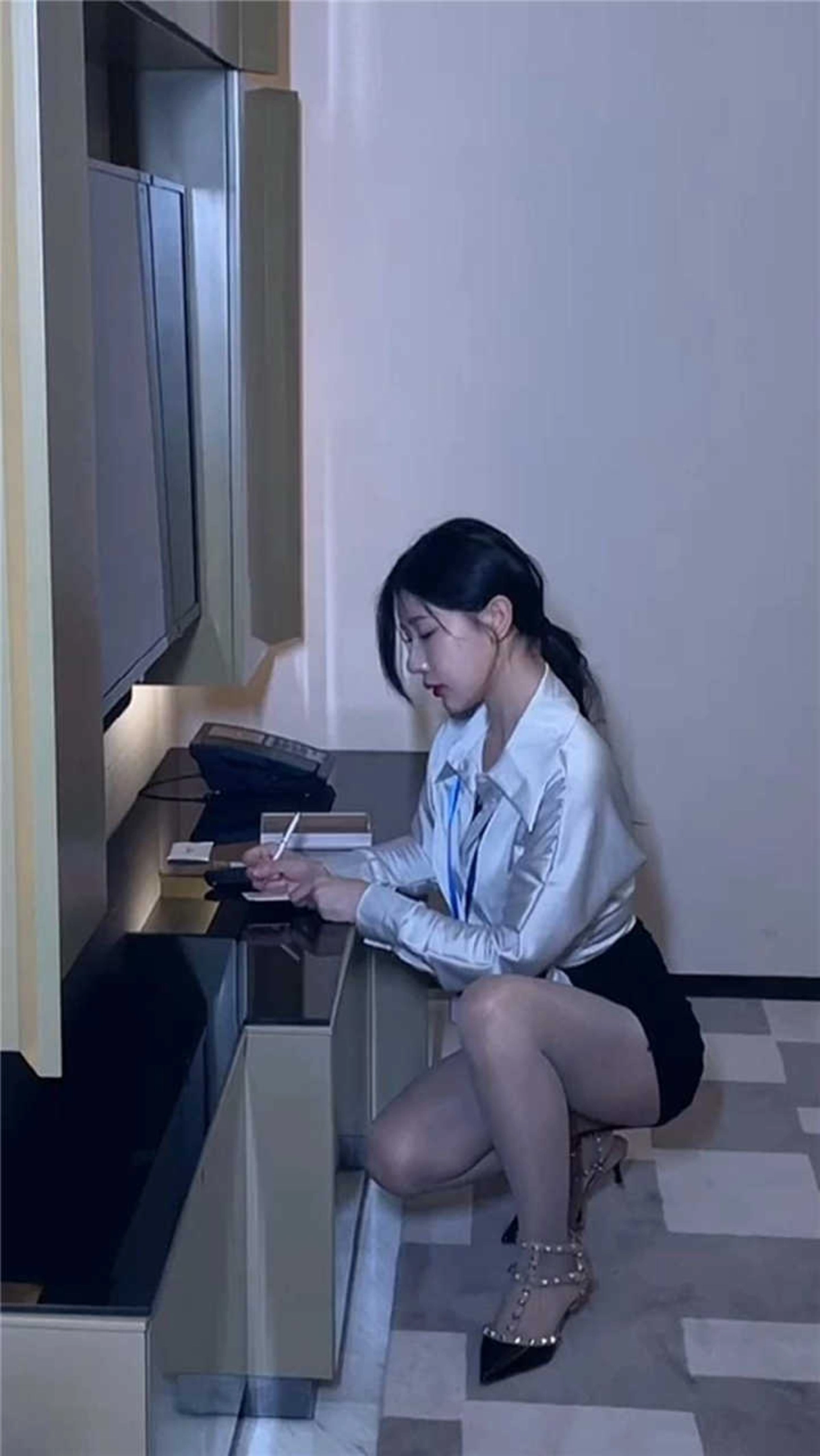 FW0530-尹甜甜-性感女秘书-1P／1V-秀人网 - XiuRen.Pro