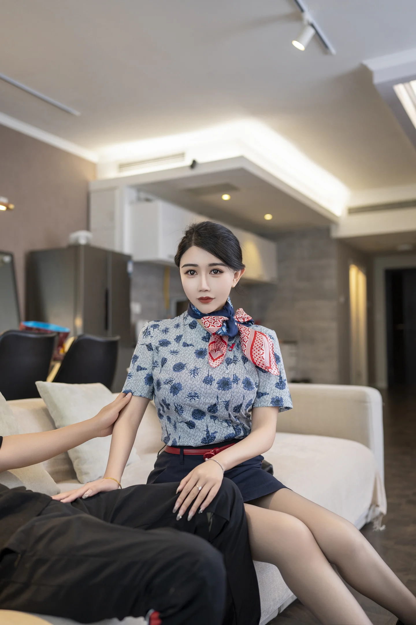 徐若兮角色制服写真1